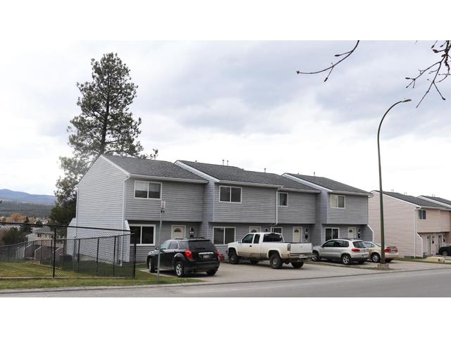 223 23rd Avenue N, House attached with 3 bedrooms, 2 bathrooms and null parking in Cranbrook BC | Image 2