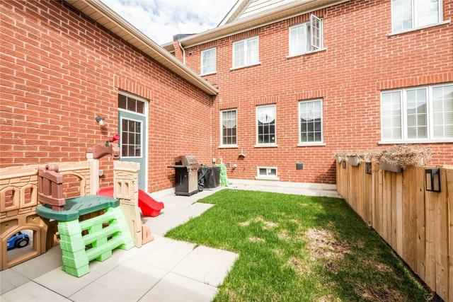26 Walter Proctor Rd, House attached with 3 bedrooms, 3 bathrooms and 3 parking in East Gwillimbury ON | Image 31