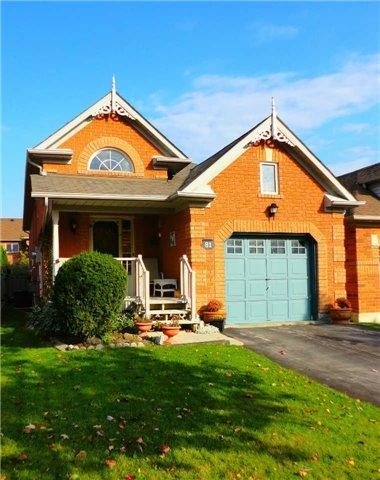 81 St. Thomas St, House detached with 2 bedrooms, 3 bathrooms and 1 parking in Whitby ON | Image 2