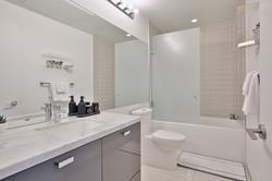 1701 - 290 Adelaide St W, Condo with 2 bedrooms, 1 bathrooms and 1 parking in Toronto ON | Image 12