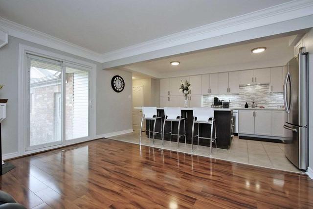 55 Middlecote Dr, House attached with 3 bedrooms, 3 bathrooms and 2 parking in Ajax ON | Image 6