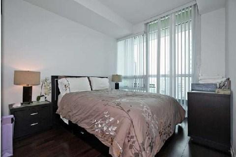 2702 - 215 Fort York Blvd, Condo with 2 bedrooms, 2 bathrooms and 1 parking in Toronto ON | Image 8