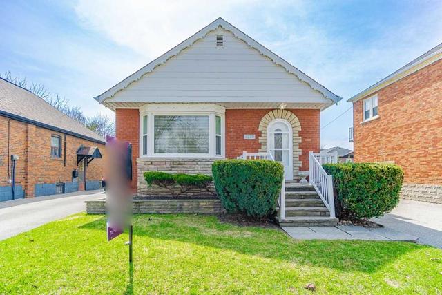 2289 Lawrence Ave W, House detached with 2 bedrooms, 2 bathrooms and 3 parking in Toronto ON | Image 11