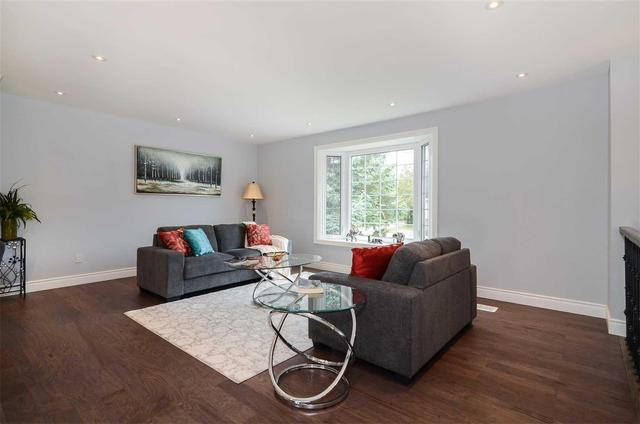 3076 Tecumseh Dr, House detached with 3 bedrooms, 3 bathrooms and 2 parking in Burlington ON | Image 4