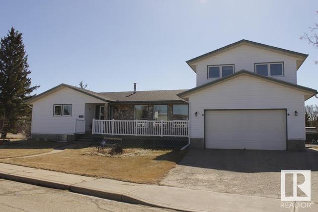 4335 53 Av, House detached with 4 bedrooms, 3 bathrooms and 4 parking in Tofield AB | Image 1