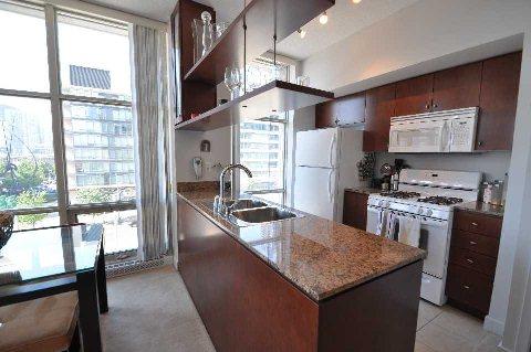 305 - 9 Spadina Ave, Condo with 1 bedrooms, 1 bathrooms and 1 parking in Toronto ON | Image 4