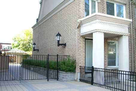 th9 - 140 Bathurst St, Townhouse with 3 bedrooms, 3 bathrooms and 1 parking in Toronto ON | Image 1