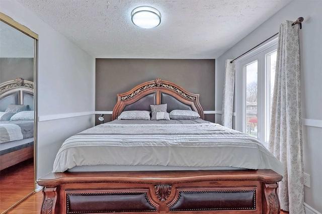33 Tillbrook Crt, House detached with 4 bedrooms, 3 bathrooms and 10 parking in Toronto ON | Image 16