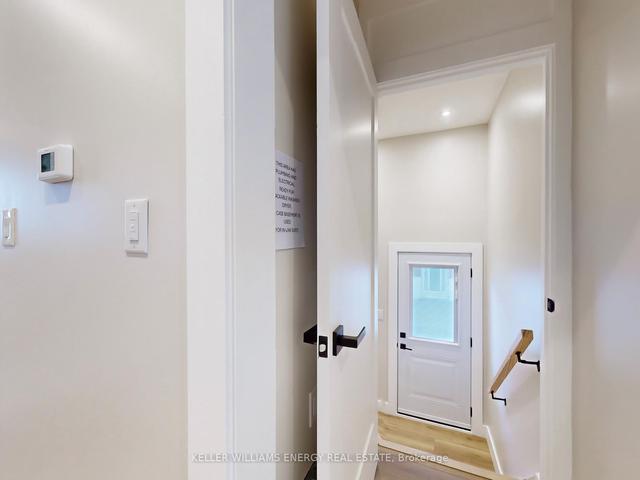 125 Pandora Circ, House detached with 2 bedrooms, 2 bathrooms and 7 parking in Toronto ON | Image 11