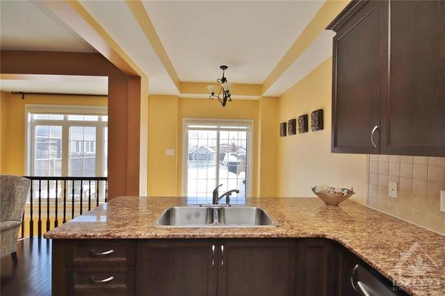 871 Kennacraig Private, Townhouse with 3 bedrooms, 3 bathrooms and 3 parking in Ottawa ON | Image 12