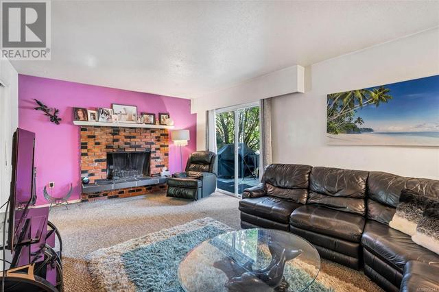 4307 Tyndall Ave, House detached with 3 bedrooms, 2 bathrooms and 2 parking in Saanich BC | Image 7