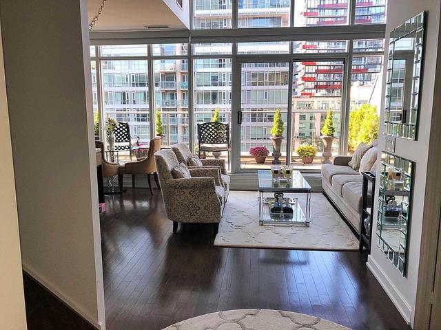 Uph14 - 21 Nelson St, Condo with 2 bedrooms, 2 bathrooms and 2 parking in Toronto ON | Image 3