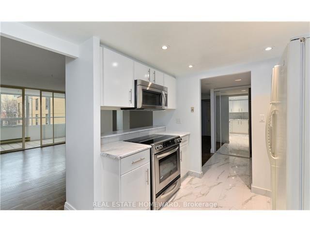 302 - 71 Charles St E, Condo with 2 bedrooms, 2 bathrooms and 1 parking in Toronto ON | Image 15