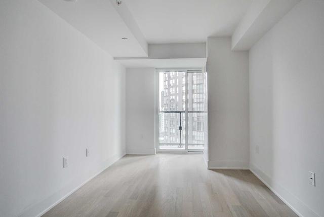1318 - 955 Bay St, Condo with 0 bedrooms, 1 bathrooms and 0 parking in Toronto ON | Image 2