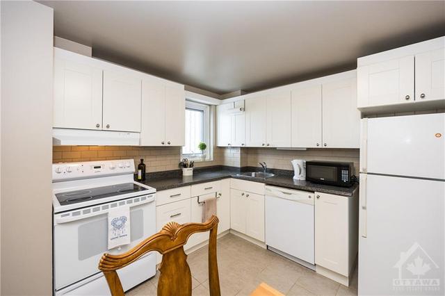 2307 - 1171 Ambleside Drive, Condo with 2 bedrooms, 1 bathrooms and 1 parking in Ottawa ON | Image 8