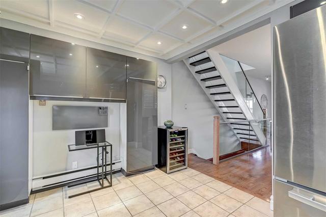 206 Emerson Ave, House semidetached with 3 bedrooms, 2 bathrooms and 2 parking in Toronto ON | Image 3