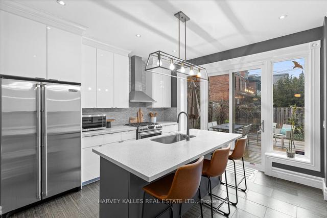 114 Wells St, House semidetached with 4 bedrooms, 2 bathrooms and 1 parking in Toronto ON | Image 6