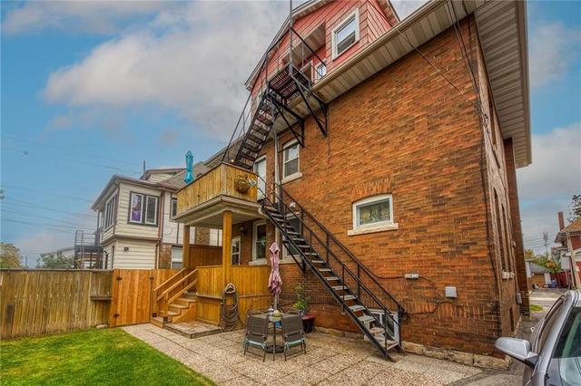 100 Balsam Avenue S, House detached with 6 bedrooms, 4 bathrooms and 3 parking in Hamilton ON | Image 3
