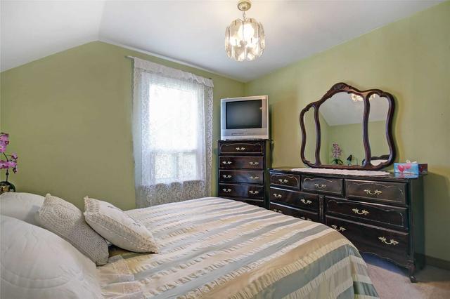 16 Burlington St, House detached with 3 bedrooms, 1 bathrooms and 4 parking in Mississauga ON | Image 4