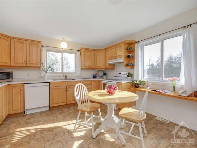 179 Wagon Drive, House detached with 3 bedrooms, 2 bathrooms and 8 parking in Ottawa ON | Image 9