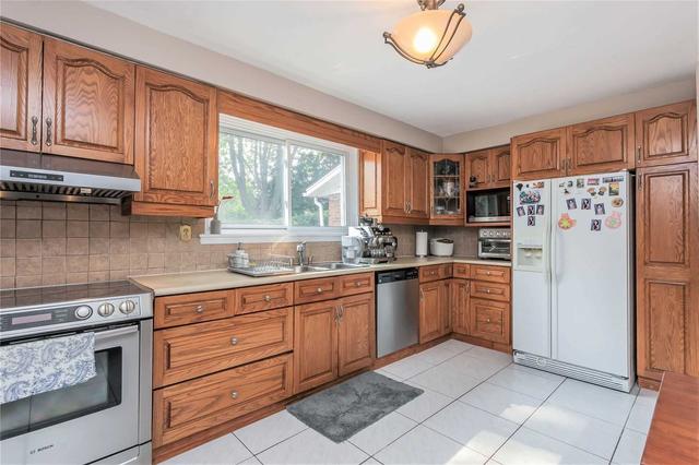 62 Fred Varley Dr, House detached with 4 bedrooms, 3 bathrooms and 5 parking in Markham ON | Image 3