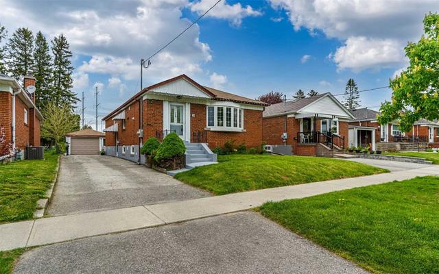 34 Yorkshire Rd, House detached with 3 bedrooms, 3 bathrooms and 4 parking in Toronto ON | Image 1
