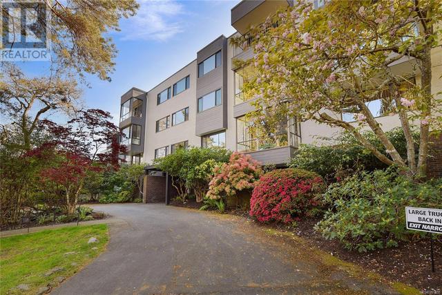 310 - 1433 Faircliff Lane, Condo with 2 bedrooms, 1 bathrooms and 1 parking in Victoria BC | Image 2