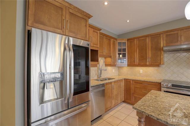 902 Rossburn Crescent, House detached with 4 bedrooms, 4 bathrooms and 4 parking in Ottawa ON | Image 8