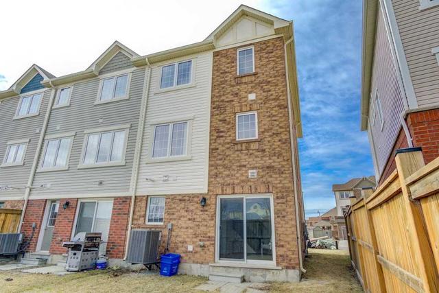 31 Vanhorne Clse, House attached with 3 bedrooms, 3 bathrooms and 2 parking in Brampton ON | Image 10