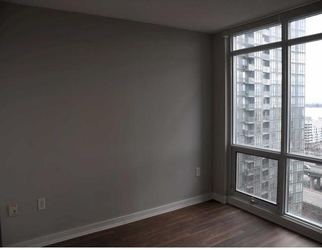 1812 - 15 Fort York Blvd, Condo with 2 bedrooms, 2 bathrooms and 1 parking in Toronto ON | Image 4