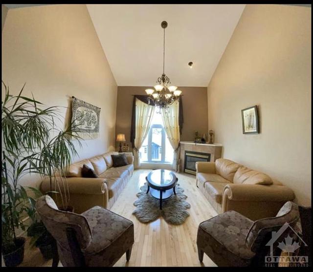 119 Gray Crescent, Townhouse with 3 bedrooms, 4 bathrooms and 4 parking in Ottawa ON | Image 3