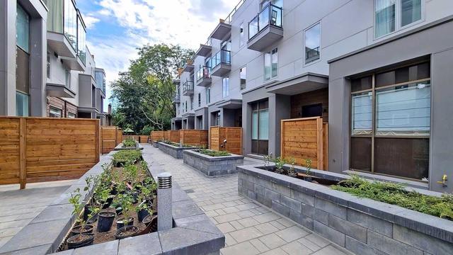 3 - 25 Dervock Cres, Townhouse with 4 bedrooms, 4 bathrooms and 2 parking in Toronto ON | Image 1