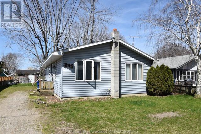 895 - a Mariners Road, House detached with 2 bedrooms, 1 bathrooms and null parking in Chatham Kent ON | Image 3