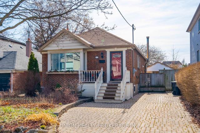 111 Mcgillivray Ave, House detached with 2 bedrooms, 2 bathrooms and 3 parking in Toronto ON | Image 1