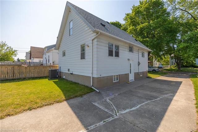 262 Ross Avenue, House detached with 3 bedrooms, 1 bathrooms and null parking in Sarnia ON | Image 15