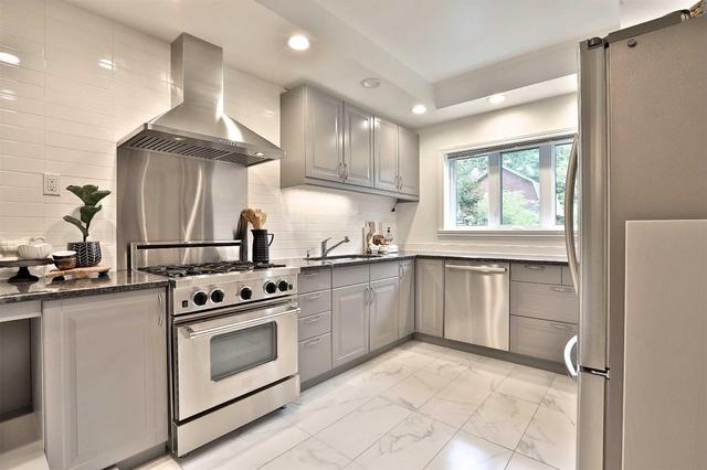 60 Playter Blvd, House detached with 4 bedrooms, 3 bathrooms and 1 parking in Toronto ON | Image 8