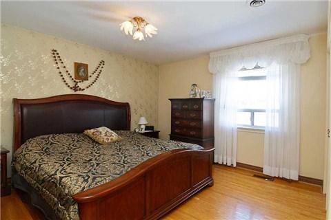 80 Cornelius Pkwy, House detached with 3 bedrooms, 2 bathrooms and 3 parking in Toronto ON | Image 9