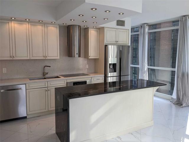 1004 - 1121 Bay St, Condo with 2 bedrooms, 2 bathrooms and 1 parking in Toronto ON | Image 2