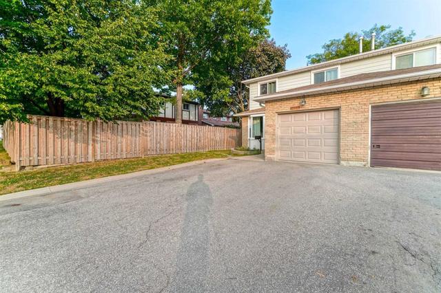1551 Corkstone Gl, House semidetached with 4 bedrooms, 3 bathrooms and 5 parking in Mississauga ON | Image 12