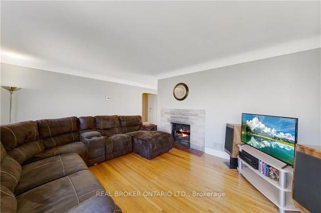 53 Saint Margarets Rd, House detached with 2 bedrooms, 1 bathrooms and 11 parking in Hamilton ON | Image 5