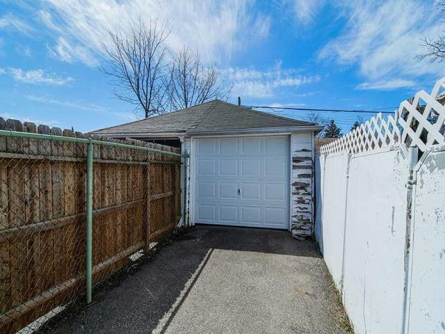 23 Hadrina St, House detached with 3 bedrooms, 3 bathrooms and 6 parking in Brampton ON | Image 12