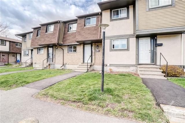 2663 Pimlico Crescent, Townhouse with 3 bedrooms, 2 bathrooms and 1 parking in Ottawa ON | Image 1