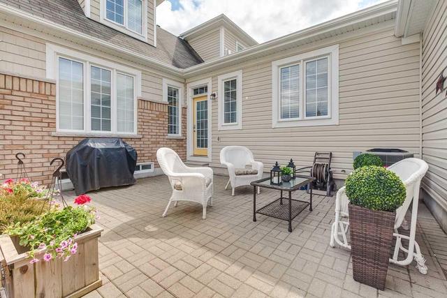 194 Carnwith Dr E, House attached with 2 bedrooms, 4 bathrooms and 1 parking in Whitby ON | Image 18