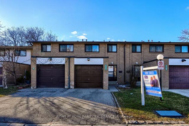 309 Fleetwood Cres, Townhouse with 3 bedrooms, 2 bathrooms and 2 parking in Brampton ON | Image 12