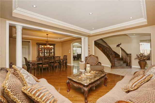 68 Bloomsbury Ave, House detached with 5 bedrooms, 5 bathrooms and 9 parking in Brampton ON | Image 3
