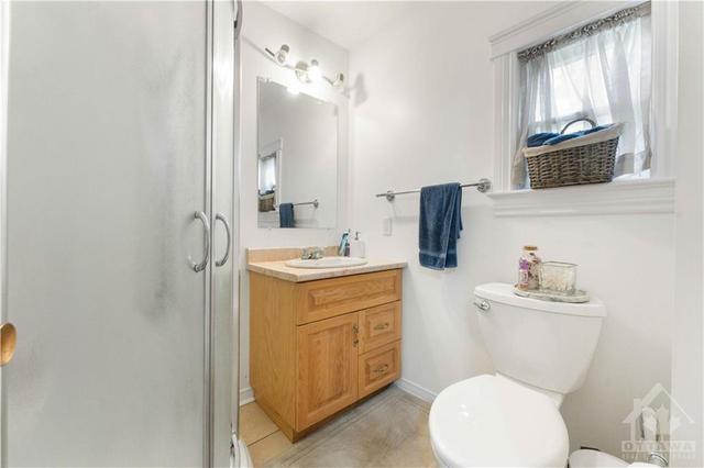 128 Glynn Avenue, House detached with 2 bedrooms, 1 bathrooms and 3 parking in Ottawa ON | Image 20