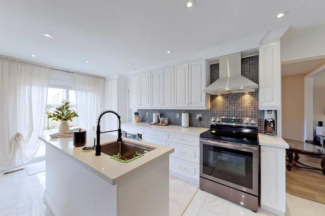 7 Mitchell Ave, House detached with 3 bedrooms, 4 bathrooms and 8 parking in Brampton ON | Image 2