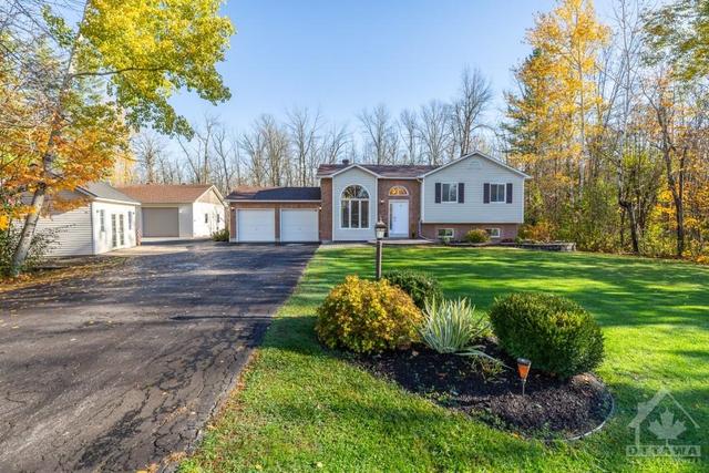 346 Cedar Crest Drive, House detached with 3 bedrooms, 2 bathrooms and 10 parking in Beckwith ON | Card Image