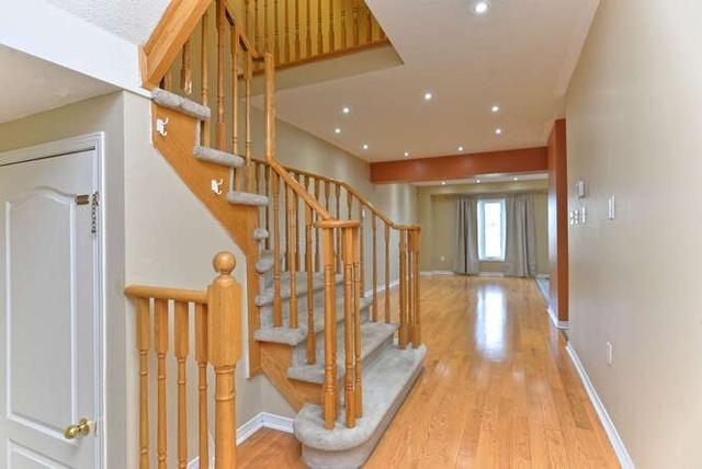 3452 Angel Pass Dr, House attached with 3 bedrooms, 3 bathrooms and 3 parking in Mississauga ON | Image 39