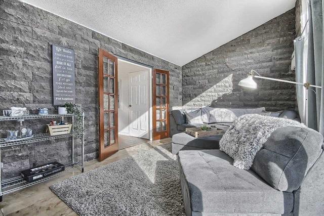 106 - 1042 Falgarwood Dr, Townhouse with 3 bedrooms, 2 bathrooms and 1 parking in Oakville ON | Image 11